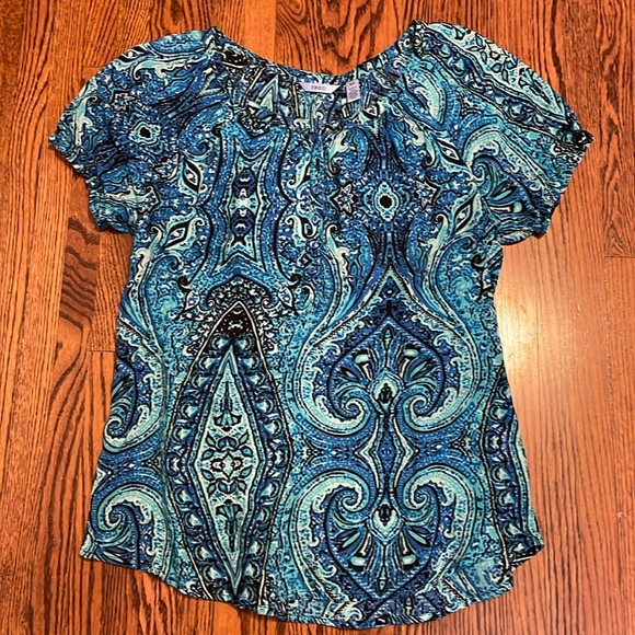 NEW women’s IZOD brand blouse short sleeve. Blue/teal/black pattern.Size small. - Picture 1 of 8